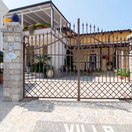 Celentano House, Immersed In The Authentic Setting Of Vico Equense!